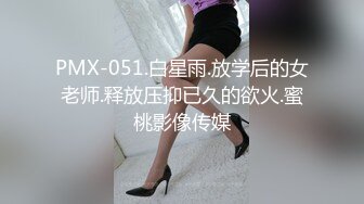 韩国厕拍大神潜入咖啡厅女厕偷拍 来约会的美女尿尿站着尿尿的妹子屁股真白